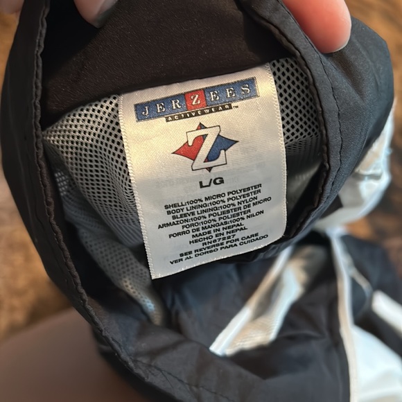 Black and White Wind Breaker - Picture 3 of 3